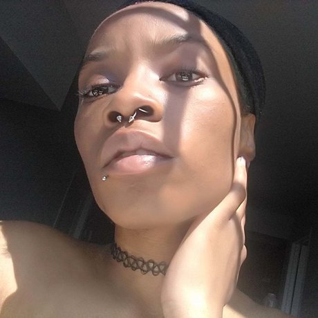 Schwanna Franks onlyfans naked leak