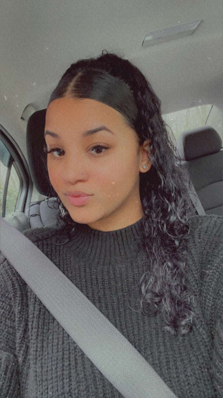 Makalaa_ onlyfans model photos