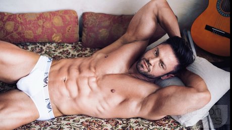 Geeorge Steel onlyfans gratis