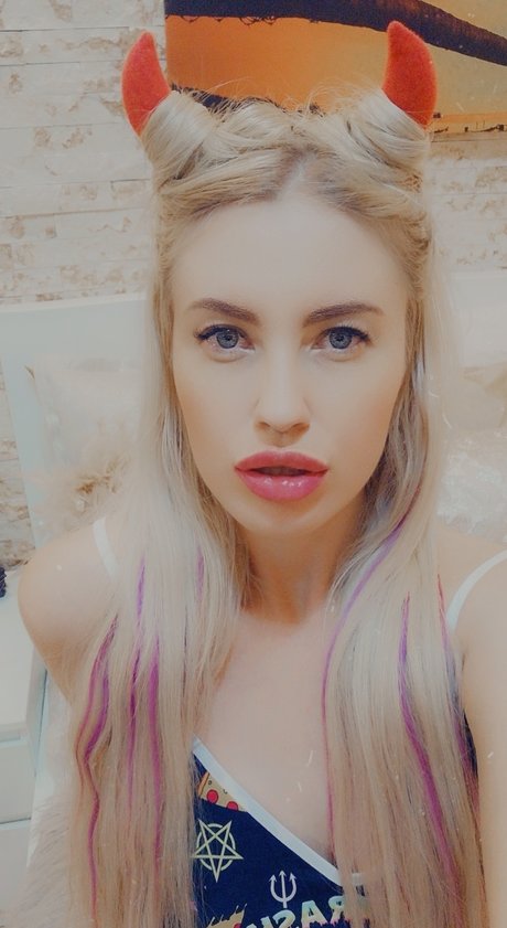 _EroticTanya cuckoldress onlyfans nude leaks