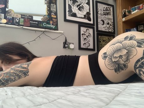 Badmoon_ naked onlyfans