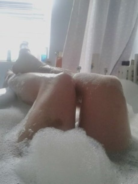 Esther Winter onlyfans leaked tits