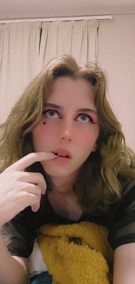 Dysphoric Leah onlyfans naked