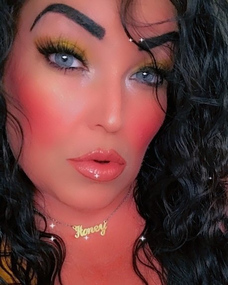 Mia Thomas sex onlyfans