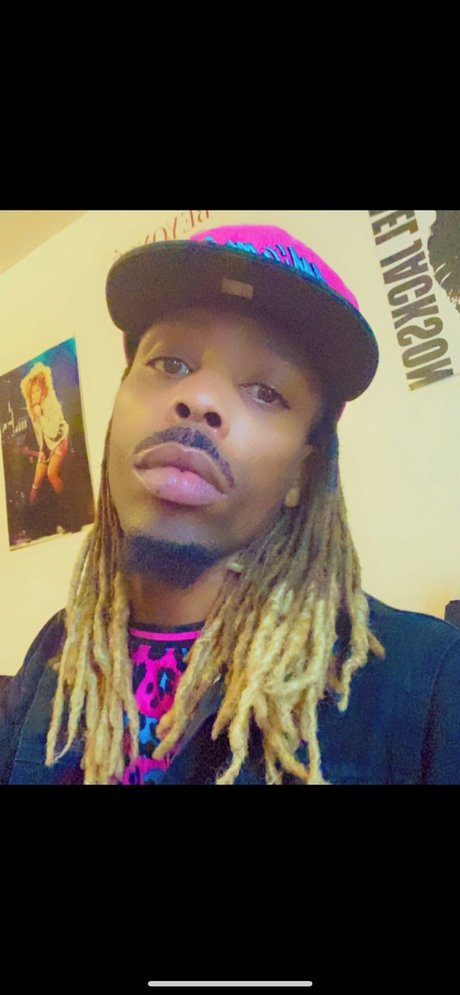 GoldiloXXX Versace onlyfans post