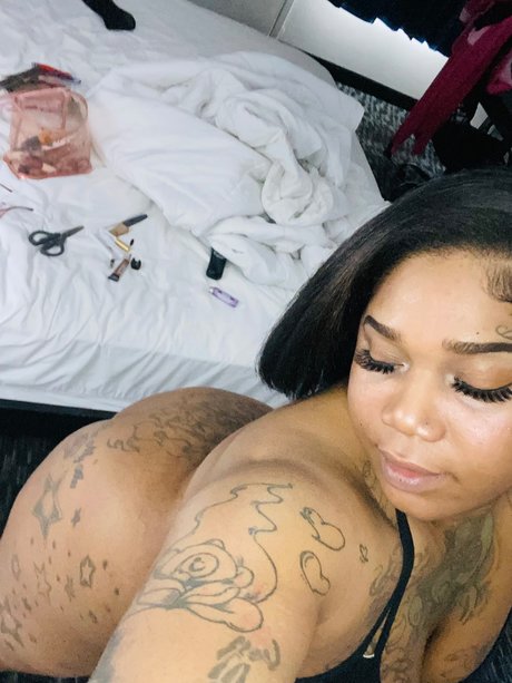 GoldeexXx onlyfans archive