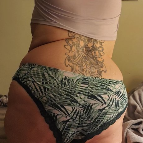 Naughty Curls onlyfans leaks.