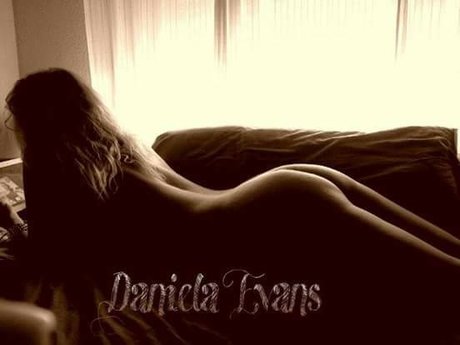 Daniela Evans onlyfans desnuda