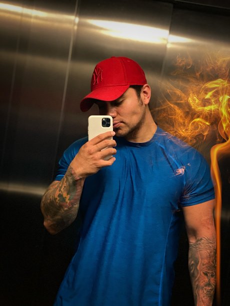 Donyscheck onlyfans striptease