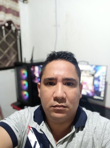 Carlos Zapata Pineda onlyfans leaka