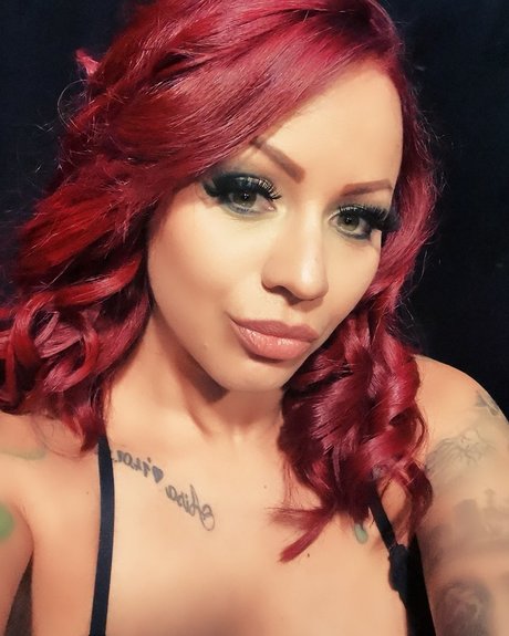 Naomi Cole onlyfans photos