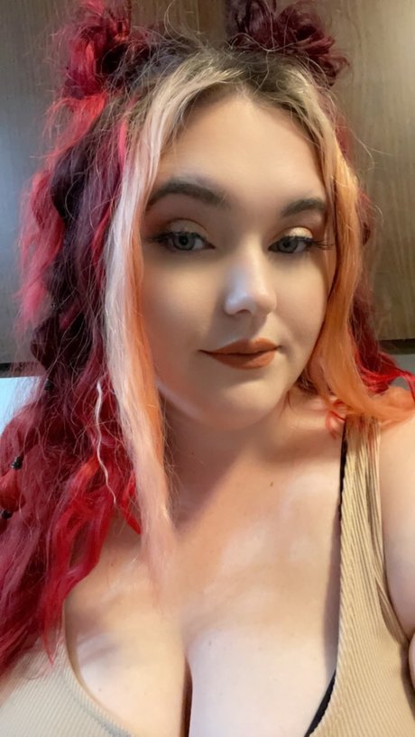 Ella Epperson onlyfans leajs