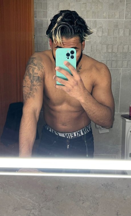 SebasAcostaFit onlyfans strip tease