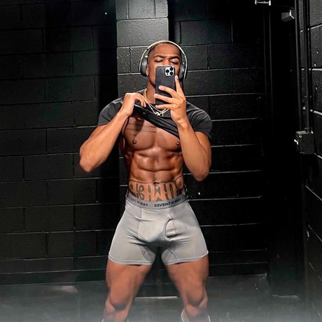 Dallas Micheal onlyfans nude tits