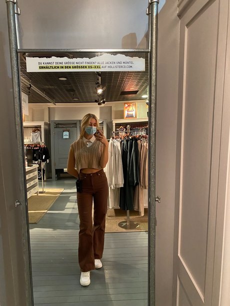 Sarah Adams onlyfans leakes