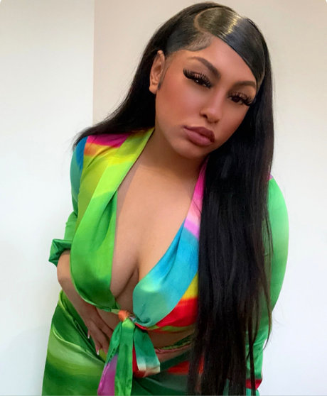 Trap Queen Goddess CeeCee onlyfans nude tits