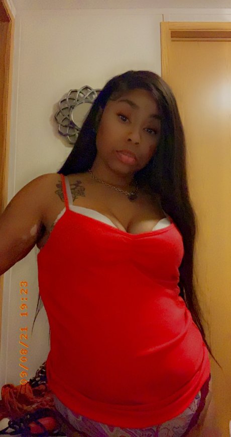 Nia MzCarameldeluxxx8 only fans