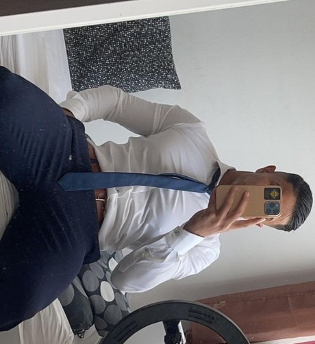 Freehunkmo tits onlyfans