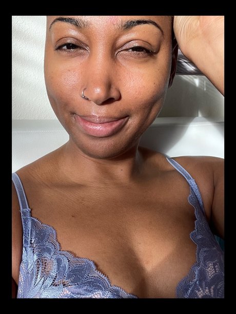 I Play Solo topless onlyfans