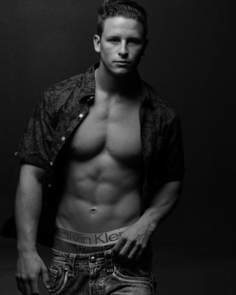 Naughty Showman feet onlyfans