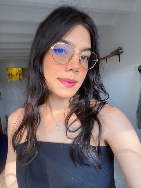 avis only fans content