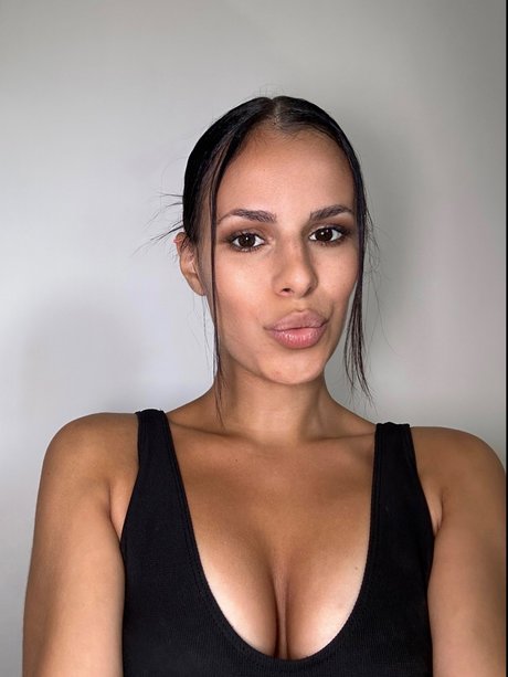 Baby Girl Laura onlyfans leak new
