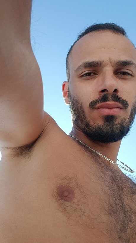 Camil Devine onlyfans lesk