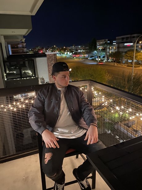 Alonzo Riccardi onlyfans striptease