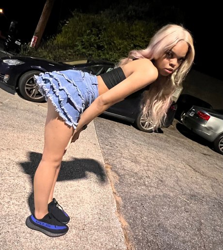 Nia Dior strip onlyfans