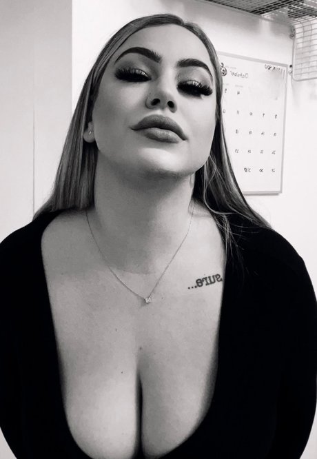 Ava Rose onlyfans naked