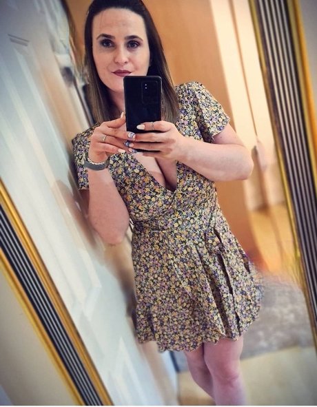 Feet ASMR by Nicolle onlyfans strip tease