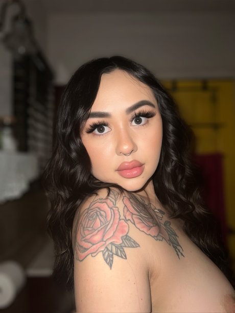 Black Ros_ onlyfans nudes