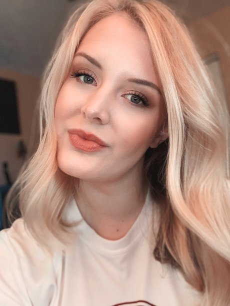 Alexis White onlyfans ass