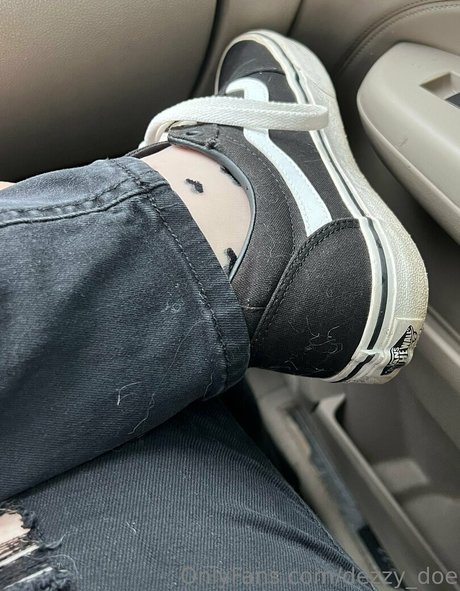 dezzydoefree onlyfans content