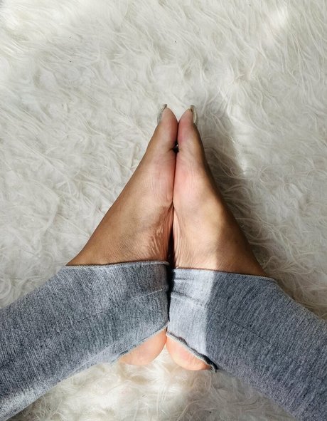 pujaprettyfeet nude onlyfans pics