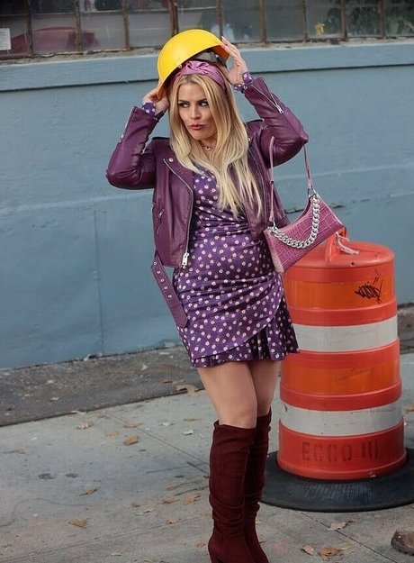 Busy Phillips onlyfans for free