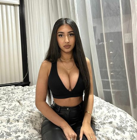 Kareena Bachra leaked onlyfans pics