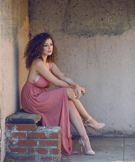 Leila Lowfire tits onlyfans