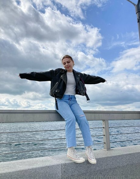 moon less Profile pic