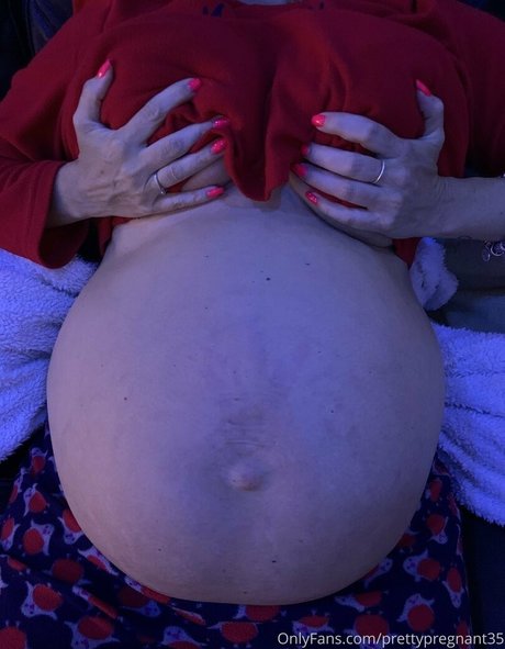 prettypregnant35 naked on onlyfans