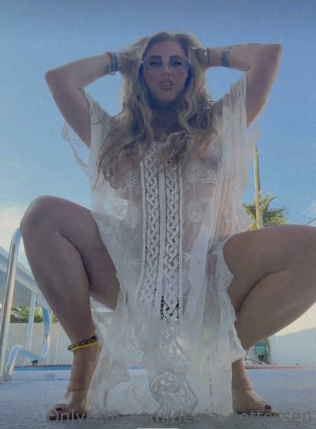 denia pettessen strip onlyfans