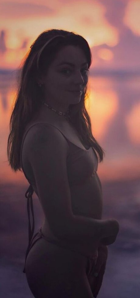 Roxane ASMR onlyfans leaked.