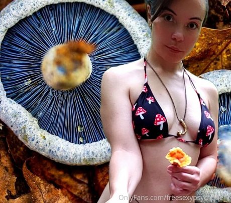 freesexypsychedelic onlyfans model images