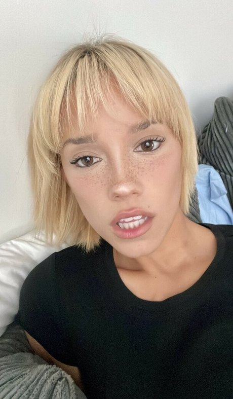 wellbeingwithabigail onlyfans tits