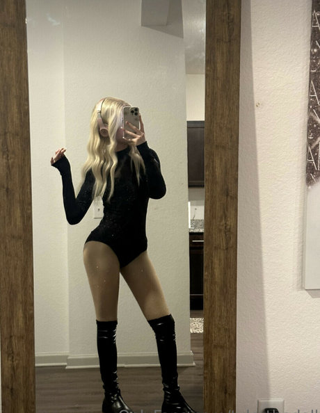 TylerTheDoll onlyfans leajs