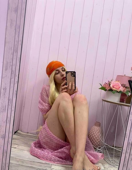 kira kitsune only fans pics