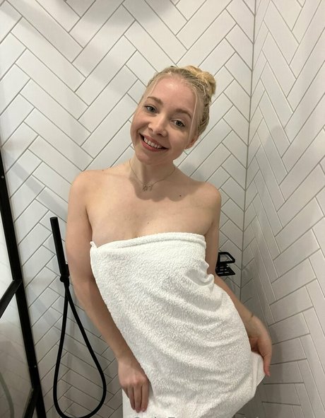 alora free naked on onlyfans