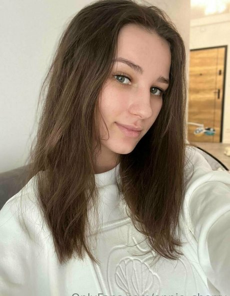 annie cherry onlyfans leake