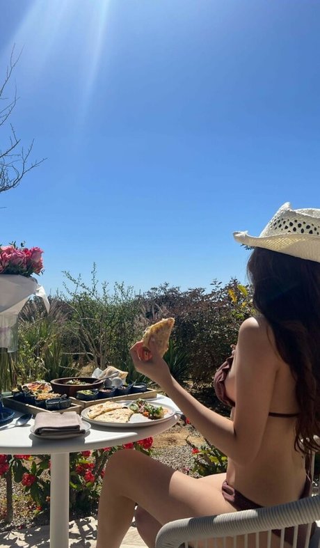 Annxhy feet onlyfans