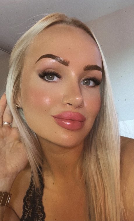 Charlotte Belvedere onlyfans pic